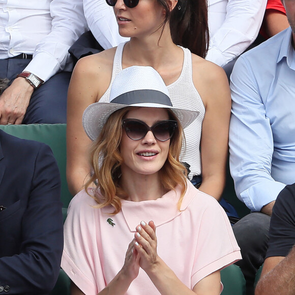 Natalia Vodianova et son compagnon Antoine Arnault - People dans les tribunes des Internationaux de France de Tennis de Roland Garros à Paris. Le 8 juin 2018 © Cyril Moreau / Bestimage 