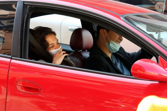 Katie Holmes en sortie avec son compagnon Emilio Vitolo Jr. à New York pendant l'épidémie de coronavirus (Covid-19), le 21 septembre 2020 