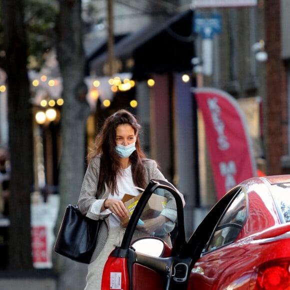 Katie Holmes en sortie avec son compagnon Emilio Vitolo Jr. à New York pendant l'épidémie de coronavirus (Covid-19), le 21 septembre 2020 