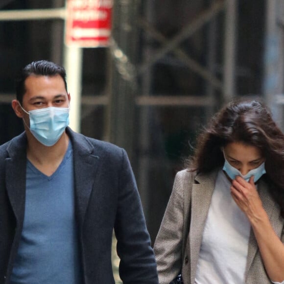 Katie Holmes en sortie avec son compagnon Emilio Vitolo Jr. à New York pendant l'épidémie de coronavirus (Covid-19), le 21 septembre 2020 