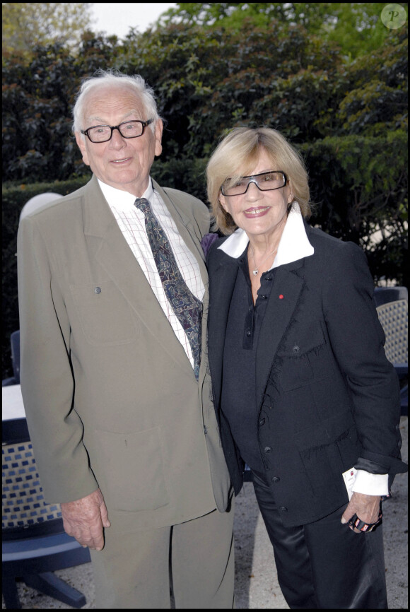 Pierre Cardin et Jeanne Moreau à Paris le 12 avril 2007.