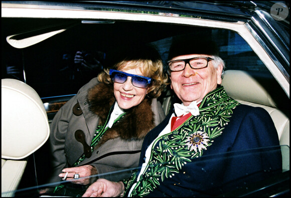 Pierre Cardin et Jeanne Moreau à Paris en janvier 2001.