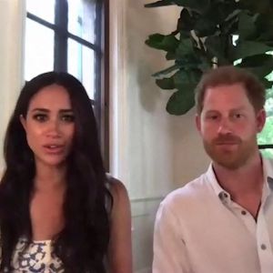 Le prince Harry, duc de Sussex, et Meghan Markle, duchesse de Sussex, abordent le rôle des réseaux sociaux et vantent le travail de l'association "Queen's Commonwealth Trust". 2020.