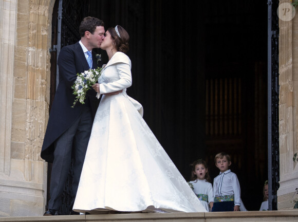 La princesse Eugenie et son mari Jack Brooksbank - Sorties après la cérémonie de mariage de la princesse Eugenie d'York et Jack Brooksbank en la chapelle Saint-George au château de Windsor le 12 octobre 2018. 
