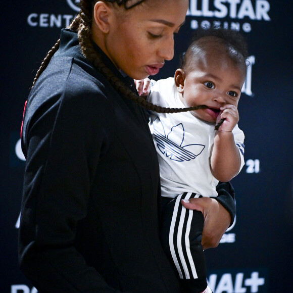 Estelle Yoka Mossely et son fils Magomed lors de la conférence de presse à la veille des combats "La Conquête – Tony Yoka Vs Johann Duhaupas" et Estelle Yoka-Mossely vs Aurélie Froment à Paris La Défense Arena. Nanterre, le 24 septembre 2020. © JB Autissier / Panoramic / Bestimage