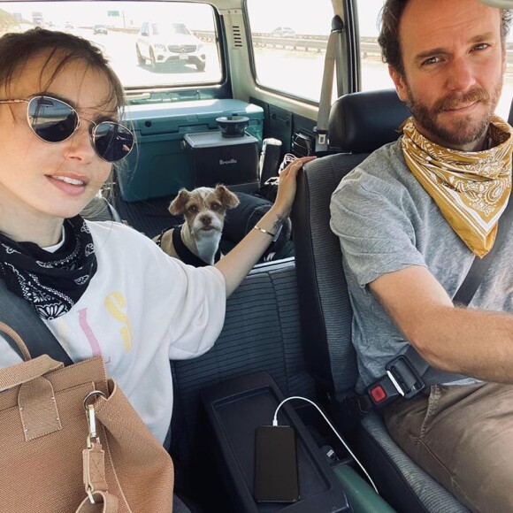 Lily Collins s'est fiancée à Charlie McDowell.