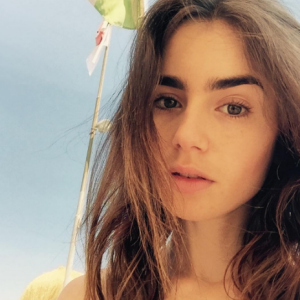 Lily Collins en vacances à Ischia en Italie - Photo publiée sur Instagram à la fin du mois de juillet 2017