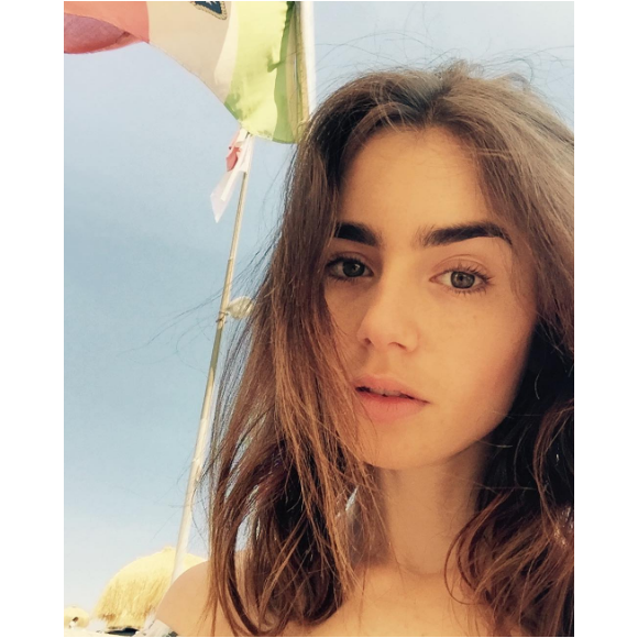 Lily Collins en vacances à Ischia en Italie - Photo publiée sur Instagram à la fin du mois de juillet 2017