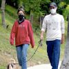 Exclusif - Lily Collins et son compagnon Charlie McDowell promènent leur chien dans les rues de Los Angeles pendant l'épidémie de coronavirus (Covid-19), le 22 juillet 2020