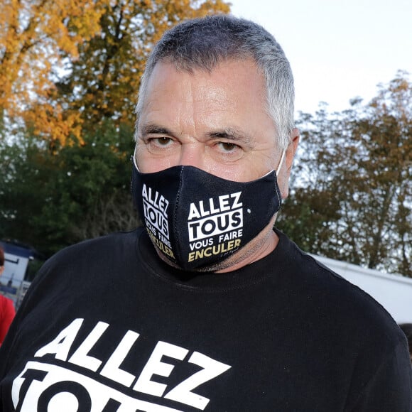 Exclusif - Jean-Marie Bigard - Inauguration de la Fête à Neuneu au profit de l'association "Innocence En Danger" au Bois de Boulogne à Paris, France,ce, le 4 septembre 2020. Jean-Marie Bigard porte un masque assorti à son célèbre T-shirt. © Cédric Perrin/Bestimage