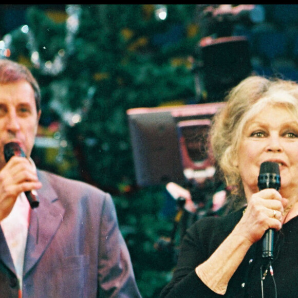 Brigitte Bardot - Journée spéciale d'adoption à Levallois-Perret - Le Noël des animaux organisé par la SPA.