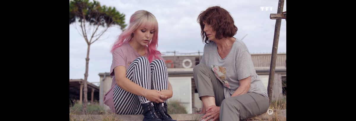 Photo : Alice Varela et Arièle Semenoff dans la série "Demain nous