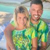 Carla Moreau pose avec son fiancé Kevin Guedj, le 25 juillet 2020