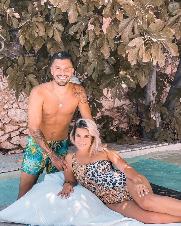 Carla Moreau et Kevin Guedj en maillot de bain, le 23 juillet 2020, sur Instagram
