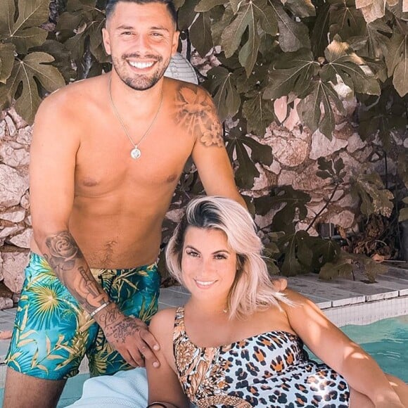 Carla Moreau et Kevin Guedj en maillot de bain, le 23 juillet 2020, sur Instagram