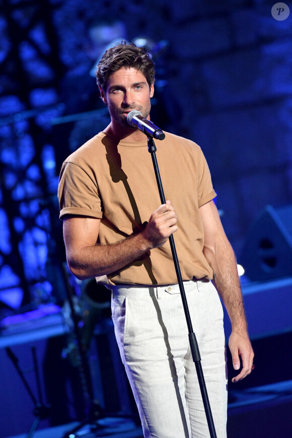 Exclusif - Tom Leeb durant le premier jour d'enregistrement de l'émission de télévision "Nice Jazz Festival" au Théâtre de Verdure à Nice, le 24 juillet 2020. Ce programme musical présenté par C.Moses et A. Manoukian, sera diffusé en prime time sur France 3 le 21 Août 2020. © Bruno Bebert/Bestimage