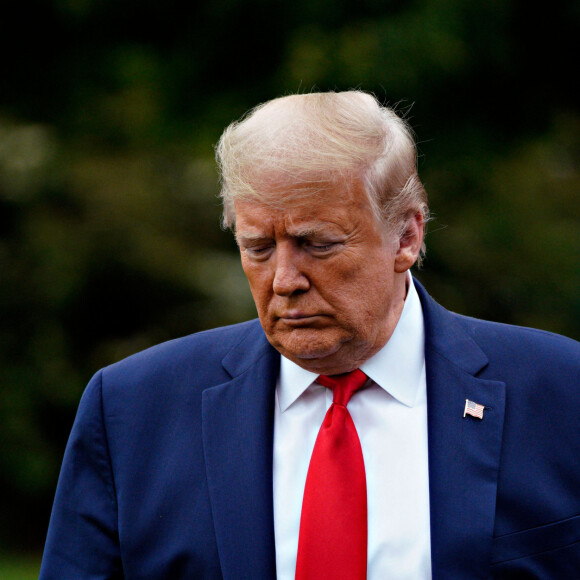 Le président Donald Trump va embarquer à bord de Marine One à la Maison Blanche pour un déplacement en Pennsylvanie le 14 mai 2020.