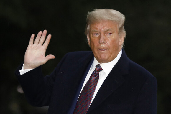 Le président américain Donald J.Trump arrive à la Maison Blanche à son retour de Bedminster, à Washington, The District, Etats-Unis, le 1er octobre 2020. Le président des Etats-Unis a été testé positif au Coronavirus (Covid-19). 