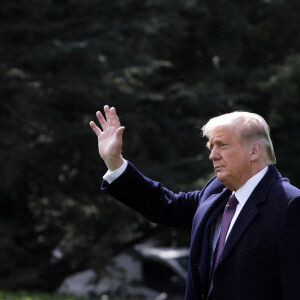 Le président américain Donald J.Trump arrive à la Maison Blanche à son retour de Bedminster, à Washington, The District, Etats-Unis, le 1er octobre 2020. Le président des Etats-Unis a été testé positif au Coronavirus (Covid-19). 