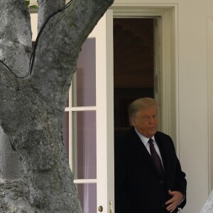 Le président américain Donald J.Trump arrive à la Maison Blanche à son retour de Bedminster, à Washington, The District, Etats-Unis, le 1er octobre 2020. Le président des Etats-Unis a été testé positif au Coronavirus (Covid-19). 