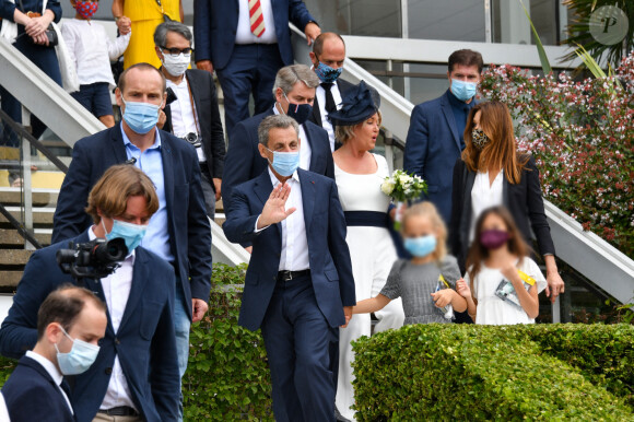 Le maire de La Baule Franck Louvrier, sa femme Sophie Jolivet, Nicolas Sarkozy, sa femme Carla Bruni, leur fille Giulia avec une amie - Mariage du maire de La Baule, Franck Louvrier (ex-conseiller en communication du Président de la République N.Sarkozy) avec Sophie Jolivet à l'hôtel de Ville de La Baule, France, le 5 septembre 2020. © Sébastien Valiela/Bestimage