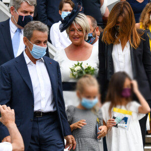 Le maire de La Baule Franck Louvrier, sa femme Sophie Jolivet, Nicolas Sarkozy, sa femme Carla Bruni, leur fille Giulia avec une amie - Mariage du maire de La Baule, Franck Louvrier (ex-conseiller en communication du Président de la République N.Sarkozy) avec Sophie Jolivet à l'hôtel de Ville de La Baule, France, le 5 septembre 2020. © Sébastien Valiela/Bestimage