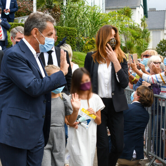 Nicolas Sarkozy, sa femme Carla Bruni, leur fille Giulia avec une amie - Mariage du maire de La Baule, Franck Louvrier (ex-conseiller en communication du Président de la République N.Sarkozy) avec Sophie Jolivet à l'hôtel de Ville de La Baule, France, le 5 septembre 2020. © Sébastien Valiela/Bestimage