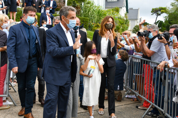 Nicolas Sarkozy, sa femme Carla Bruni, leur fille Giulia avec une amie - Mariage du maire de La Baule, Franck Louvrier (ex-conseiller en communication du Président de la République N.Sarkozy) avec Sophie Jolivet à l'hôtel de Ville de La Baule, France, le 5 septembre 2020. © Sébastien Valiela/Bestimage