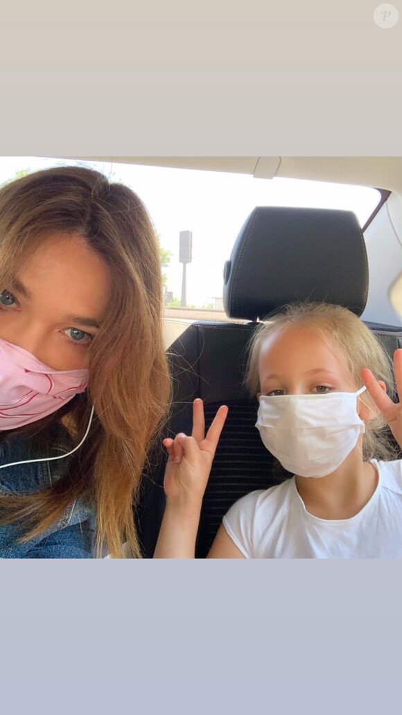 Carla Bruni pose avec sa fille Giulia sur Instagram, le 27 mai 2020.