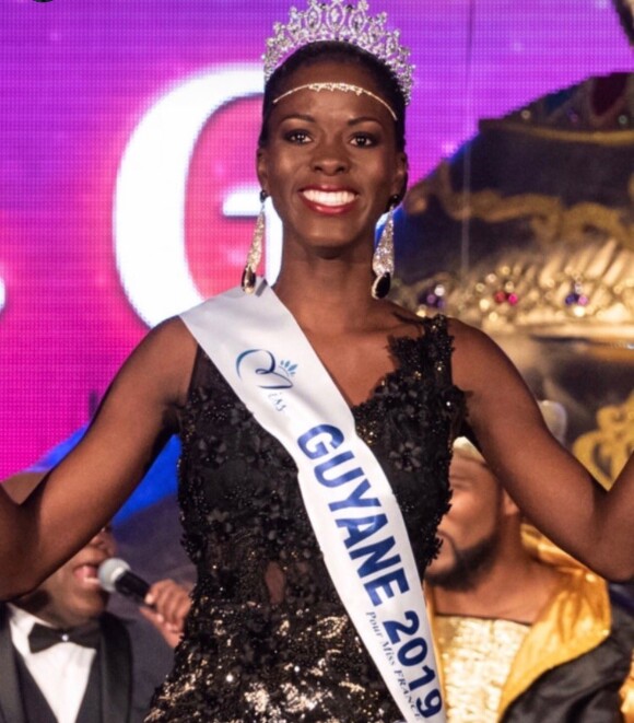 <span class="css-901oao css-16my406 r-1qd0xha r-ad9z0x r-bcqeeo r-qvutc0">Dariana Abé, Miss Guyane 2019,</span> se présentera à l'élection de Miss France 2020