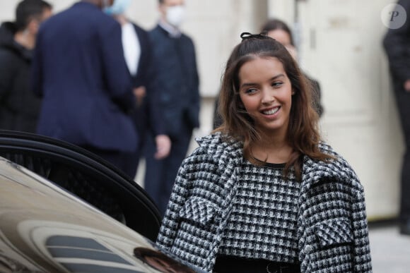 Lyna Khoudri - Sorties du défilé de mode prêt-à-porter printemps-été 2021 "Chanel" au Grand Palais à Paris. Le 6 octobre 2020. © Veeren Ramsamy-Christophe Clovis / Bestimage