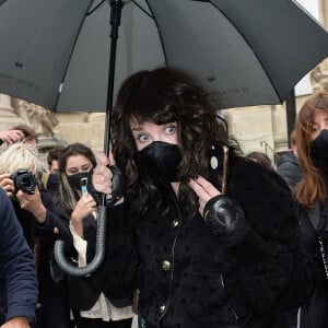 Isabelle Adjani - Sorties du défilé de mode prêt-à-porter printemps-été 2021 "Chanel" au Grand Palais à Paris. Le 6 octobre 2020. © Veeren Ramsamy-Christophe Clovis / Bestimage