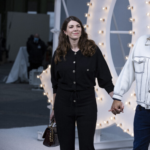 Amandine de la Richardière et son mari Sébastien Tellier - Photocall du défilé de mode prêt-à-porter printemps-été 2021 "Chanel" au Grand Palais à Paris. Le 6 octobre 2020. © Olivier Borde / Bestimage