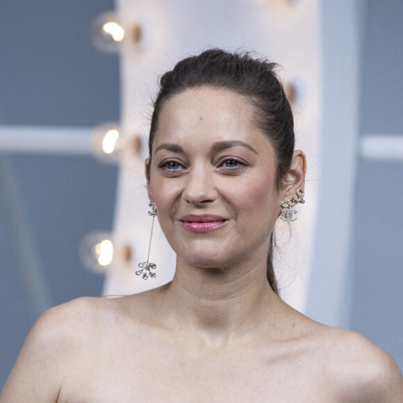 Marion Cotillard - Photocall du défilé de mode prêt-à-porter printemps-été 2021 "Chanel" au Grand Palais à Paris. Le 6 octobre 2020. © Olivier Borde / Bestimage