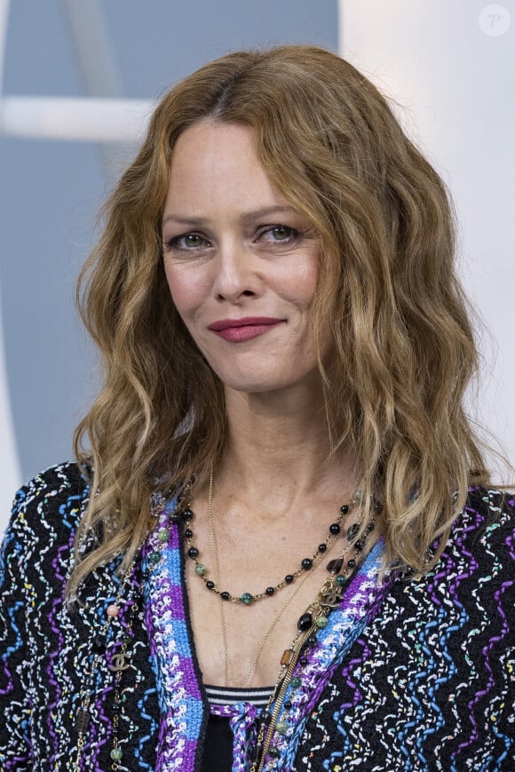 Vanessa Paradis - Photocall du défilé de mode prêt-à-porter printemps-été 2021 "Chanel" au Grand Palais à Paris. Le 6 octobre 2020. © Olivier Borde / Bestimage