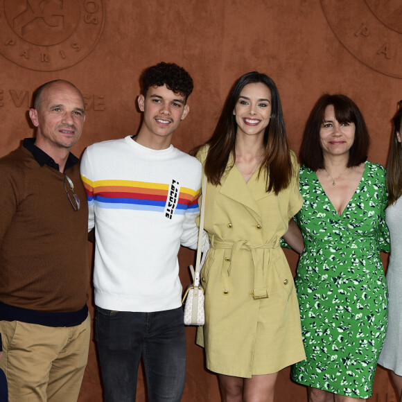 Marine Lorphelin (Miss France 2013) avec sa mère Sandrine, son père Philippe et sa soeur Lou-Anne au Village Roland-Garros lors du tournoi de Roland-Garros 2019. Paris, le 26 mai 2019.