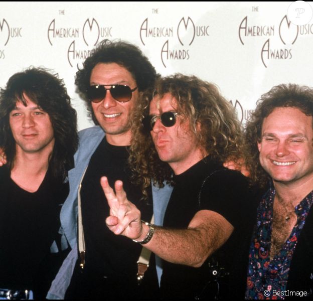 Archives - Eddie et Alex Van Halen, Sammy Hagar, le groupe Van Halen lors des American Music Awards.