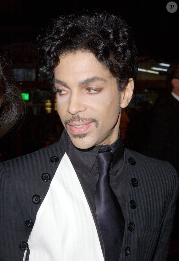 Le chanteur Prince lors da la première de "Ocean's Twelve" à Hollywood.