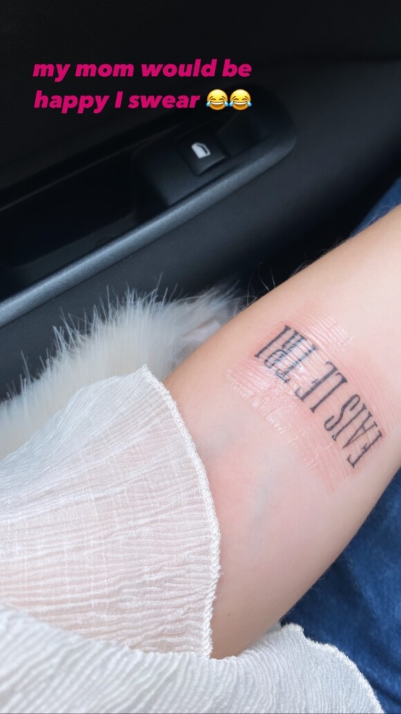 Louise Depardieu a dévoilé sur son compte Instagram un tatouage avec l'inscription "Fais le tri".