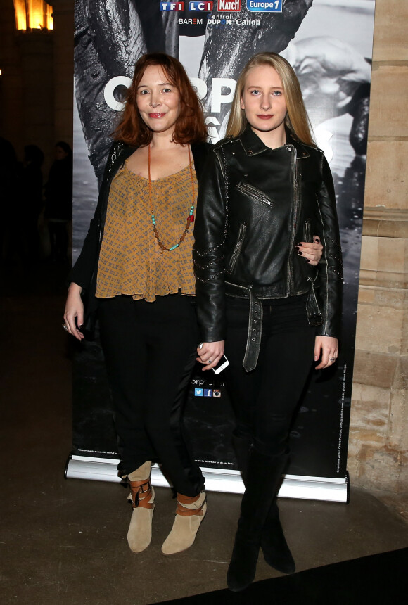 Elise Ventre et sa mère Louise Depardieu - Inauguration de l'exposition photographique de Nikos Aliagas intitulée "Corps et âmes" à la Conciergerie à Paris le 23 Mars 2016. © Dominique Jacovides / Bestimage