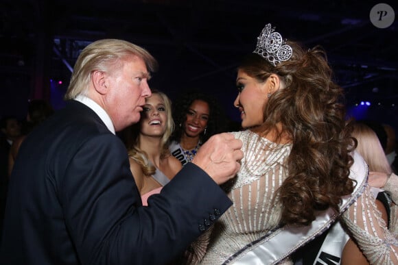 Archives - Donald Trump et Miss Univers 2013 Gabriela Isler après la cérémonie d'intronisation la salle de concert Crocus à Moscou, le 9 novembre 2013.
