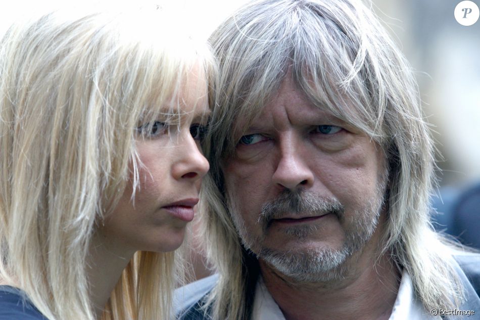 Archive Le Chanteur Renaud Renaud Sechan Et Sa Compagne Romane Serda Lors Du Coup D Envoi De La 23e Fete De La Musique Dans Les Jardins De La Direction De L