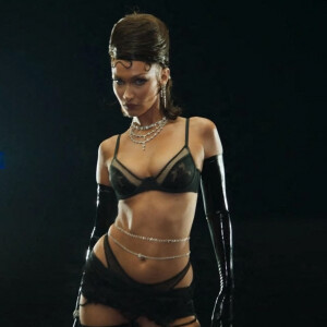 Bella Hadid - Les stars défilent pour la collection automne-hiver 2020 "Savage X Fenty" de Rihanna. Los Angeles. Le 1er octobre 2020. 