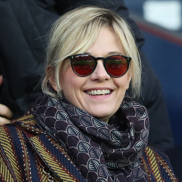 Flavie Flament et son compagnon Vladimir - Célébrités dans les tribunes du parc des princes lors du match de football de ligue 1, Paris Saint-Germain (PSG) contre FC Nantes à Paris, France, le 18 novembre 2017. Le PSG a gagné 4-1.