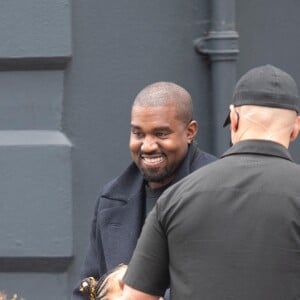 Kanye West et sa fille North arrive à l'atelier de la créatrice Michiko Koshino à Londres, le 10 octobre 2020.