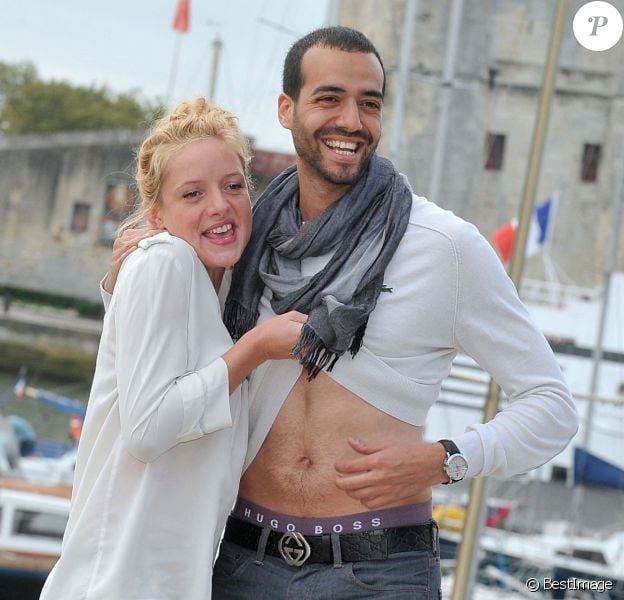 Tarek Boudali et Charlie Bruneau posent pour le photocall de la serie ' En Famille ' durant le 15e Festival de la Fiction Tv a La Rochelle