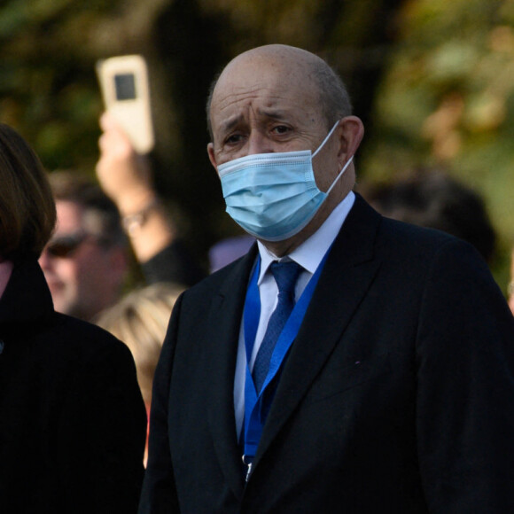 Jean-Yves Le Drian et Brigitte Macron au Monument de la liberté à Riga le 30 septembre 2020