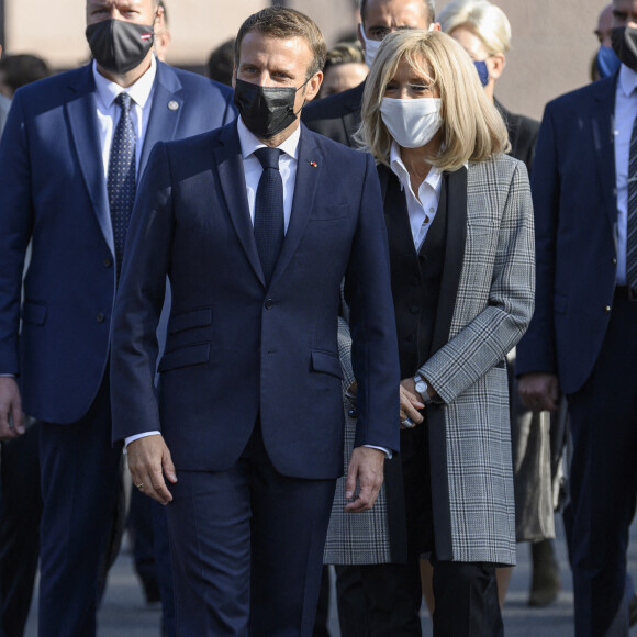 Emmanuel Macron et Brigitte Macron au Monument de la liberté à Riga le 30 septembre 2020