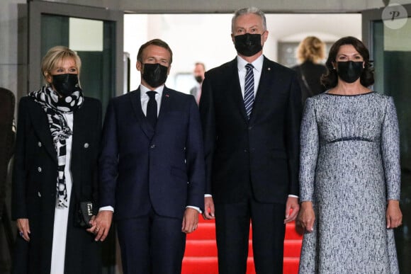 Brigitte Macron et Emmanuel Macron lors du dîner officiel donné par le président lituanien Gitanas Nauseda et sa femme Diana Nausediene au palais des Grands Ducs à Vilnius le 28 septembre 2020