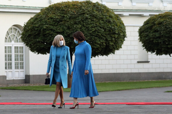 Brigitte Macron avec l'épouse du président lituanien Diana Nausédiené à Vilnius le 28 septembre 2020